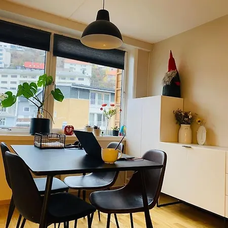 Private Cozy Close To Center Lejlighed Bergen